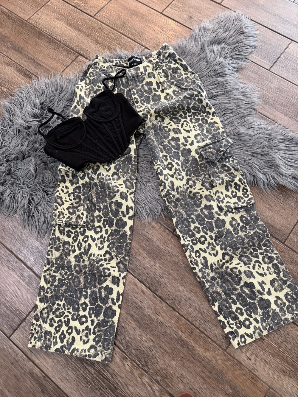 Fashion Nova Black & Cream Leopard Wide Leg Cargo Pants and top - Picture 2 of 8